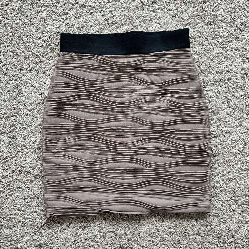 H&M Taupe Wave Pattern Pencil Skirt